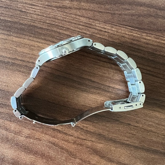 Silver link Guess analogue watch with crystal stone face details - Picture 6 of 8